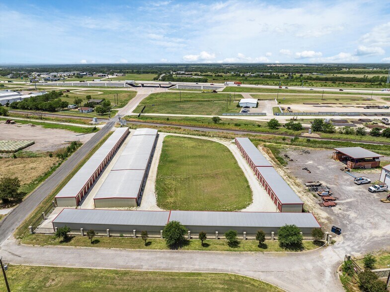 193 E Hilltop Rd, Elm Mott, TX à vendre - Photo de l’immeuble – Image 2 sur 9