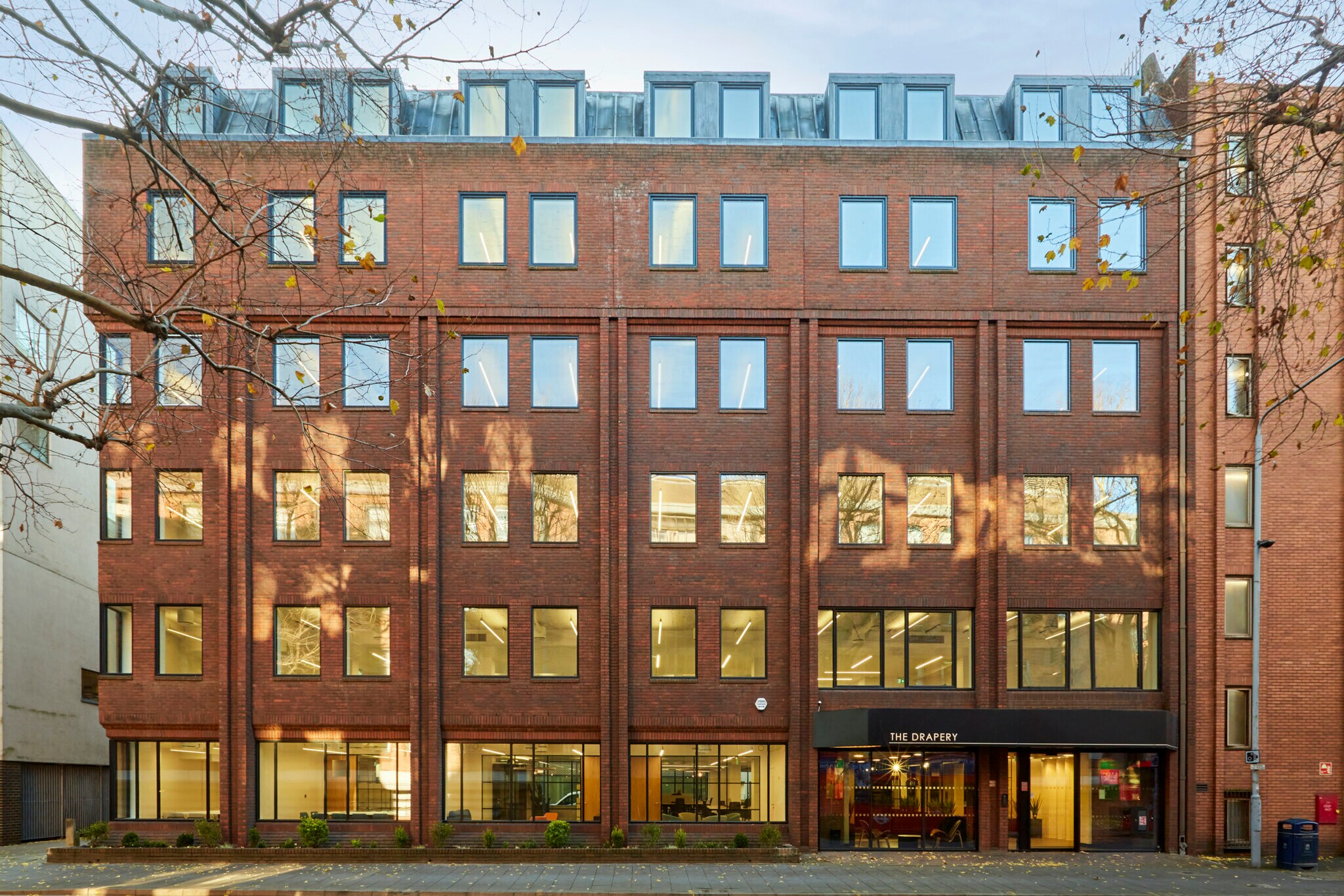 Drapers Court, Kingston Upon Thames à louer Photo de l’immeuble– Image 1 sur 6