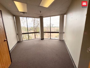 23734 Valencia Blvd, Valencia, CA à louer Photo intérieure– Image 2 sur 4