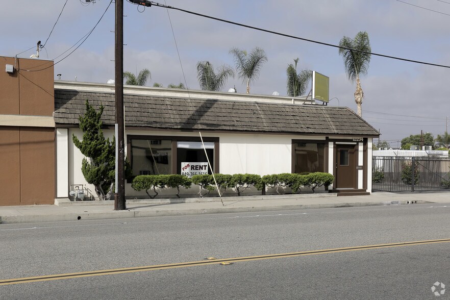 12234 Firestone Blvd, Norwalk, CA à louer - Photo de l’immeuble – Image 2 sur 25