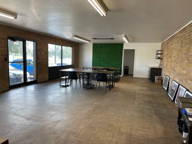 1631 N Interstate 35, San Antonio, TX à louer - Photo de l’immeuble – Image 2 sur 7
