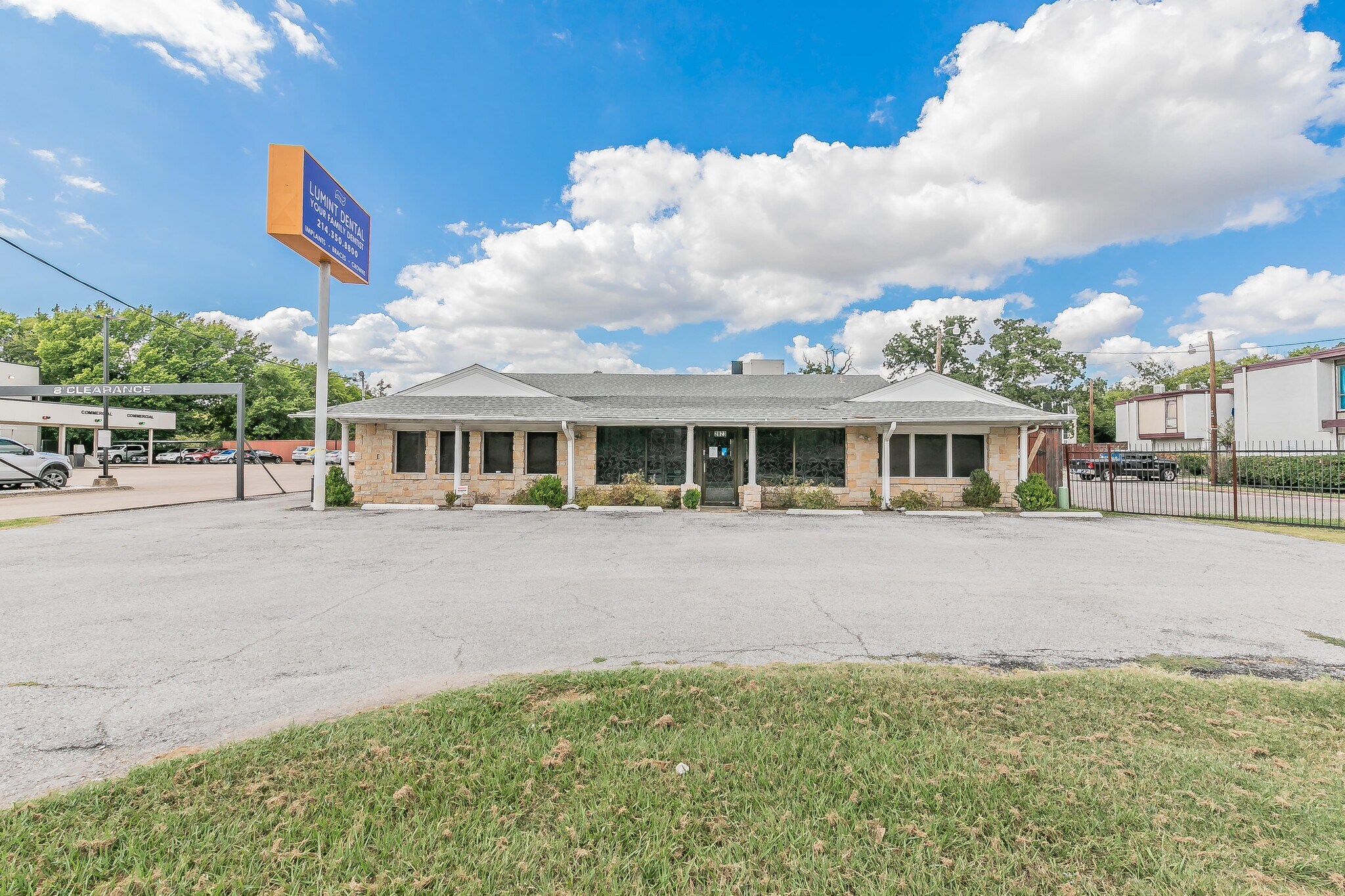 2823 Kendale Dr, Dallas, TX à vendre Photo de l’immeuble– Image 1 sur 39