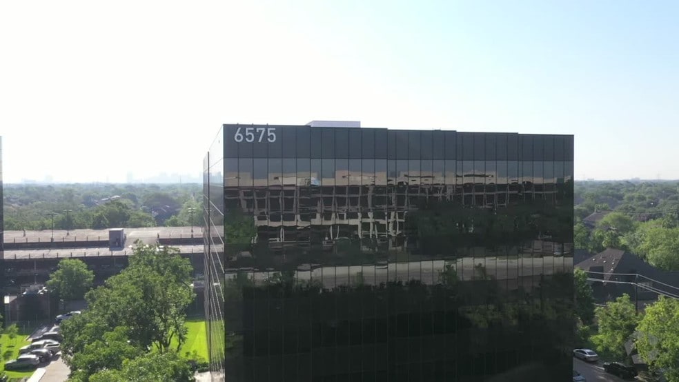 6575 West Loop South, Bellaire, TX à louer - Vidéo aérienne – Image 2 sur 23
