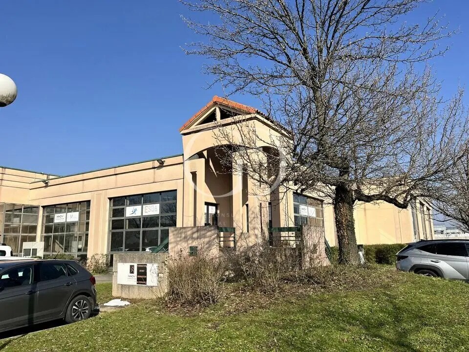 Local d’activités dans Bron à louer Photo de l’immeuble– Image 1 sur 11