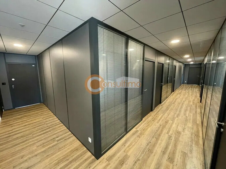 Bureau dans Villenave-d'Ornon à louer - Photo de l’immeuble – Image 2 sur 4