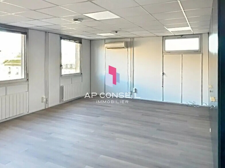 Bureau dans Versailles à louer - Photo de l’immeuble – Image 3 sur 8