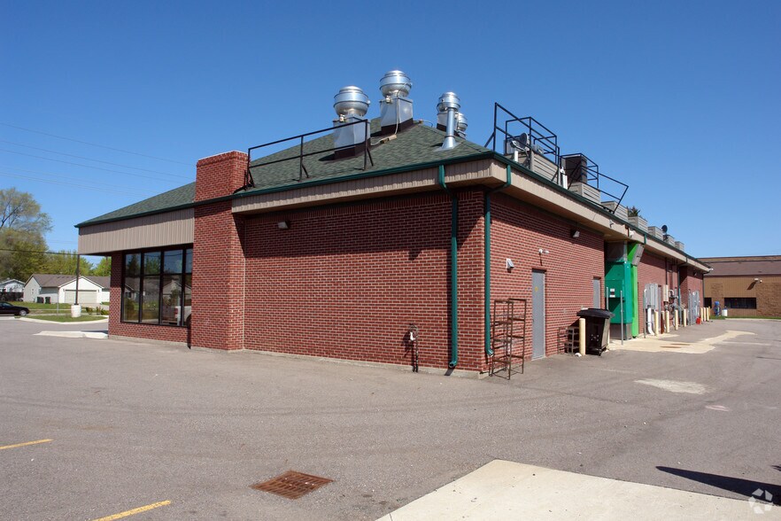 46346-46370 Dequindre Rd, Shelby Township, MI à louer - Photo de l’immeuble – Image 2 sur 6
