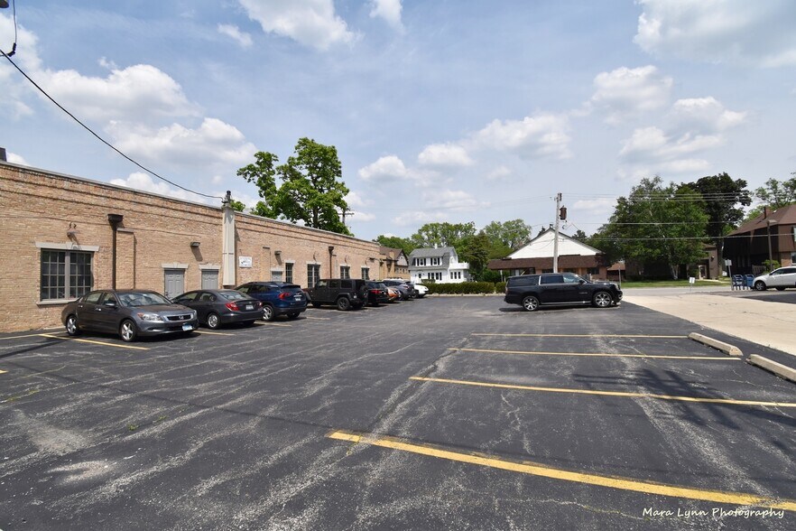 240 E Willow Ave, Wheaton, IL à louer - Photo de l’immeuble – Image 3 sur 70