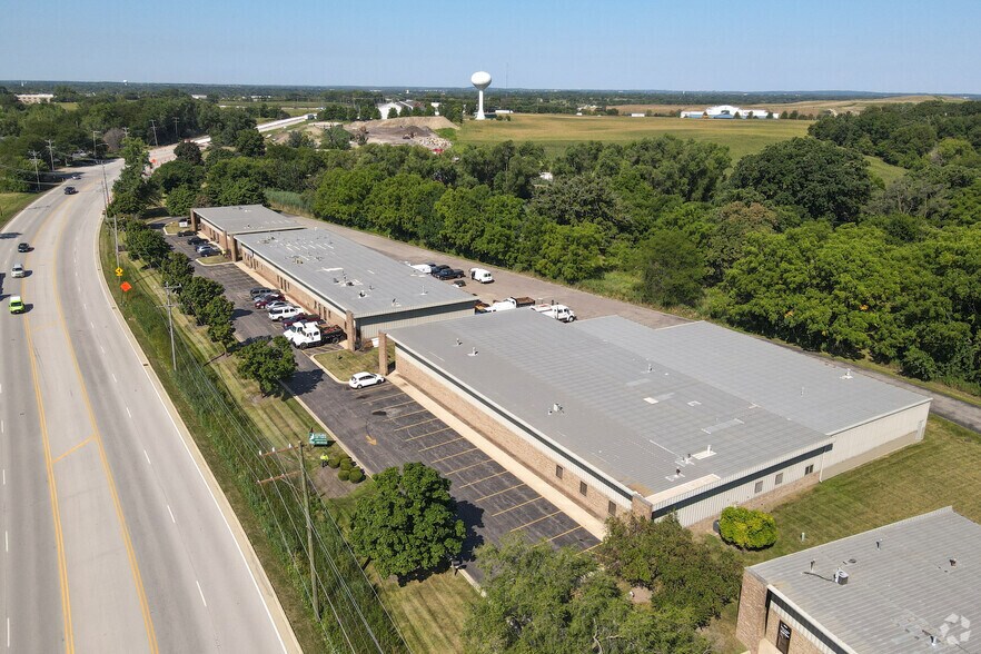 1851 E Fabyan Pky, West Chicago, IL à louer - Aérien – Image 2 sur 2