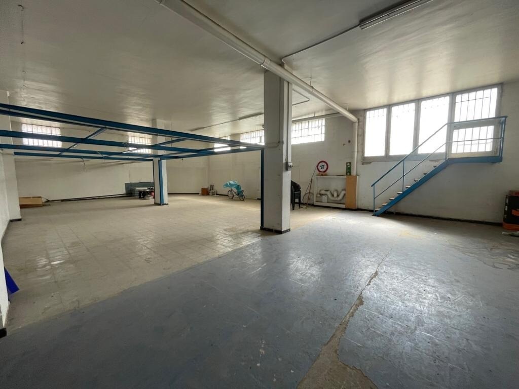 Montcada i Reixac, BAR 08110 - Lot 2 - - Photo intérieure - Image 1 of 5