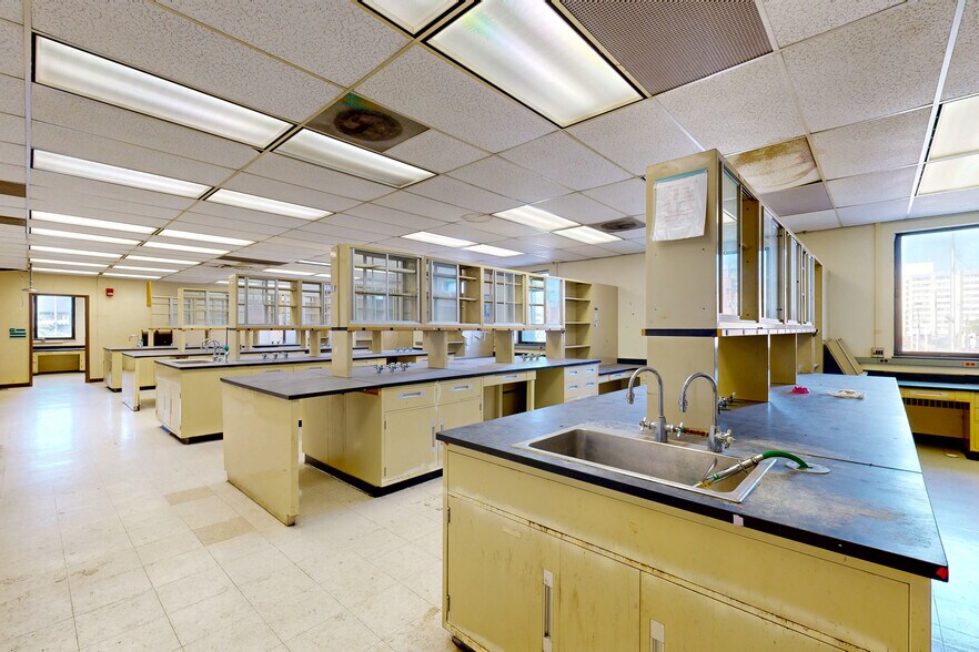 Medical Research Bldg + Parking Lot portefeuille de 2 biens à vendre sur LoopNet.fr - Numérisation 3D Matterport – Image 3 sur 44