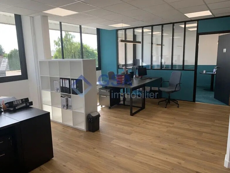 Bureau dans Melun à vendre - Photo intérieure – Image 1 sur 9