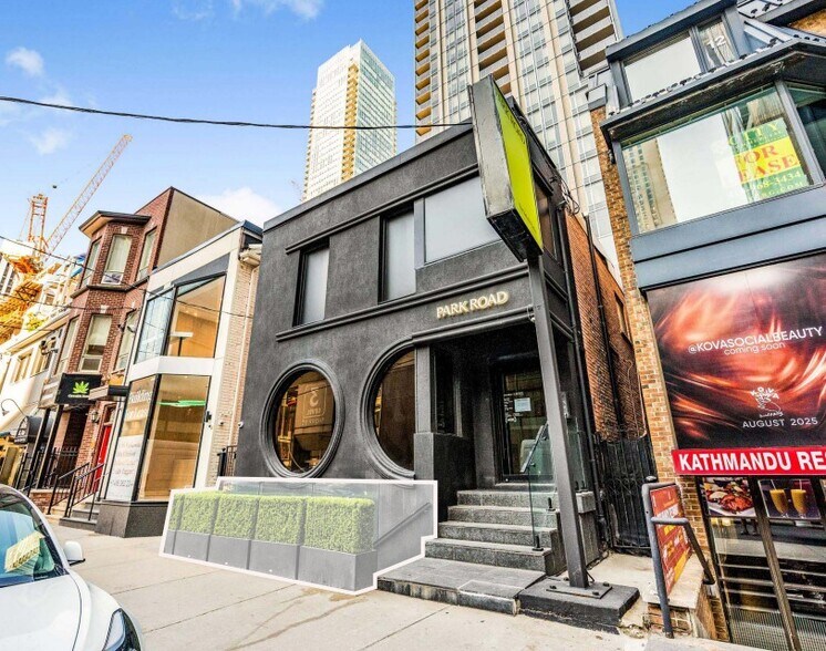 16 Cumberland St, Toronto, ON à louer - Photo de l’immeuble – Image 1 sur 2