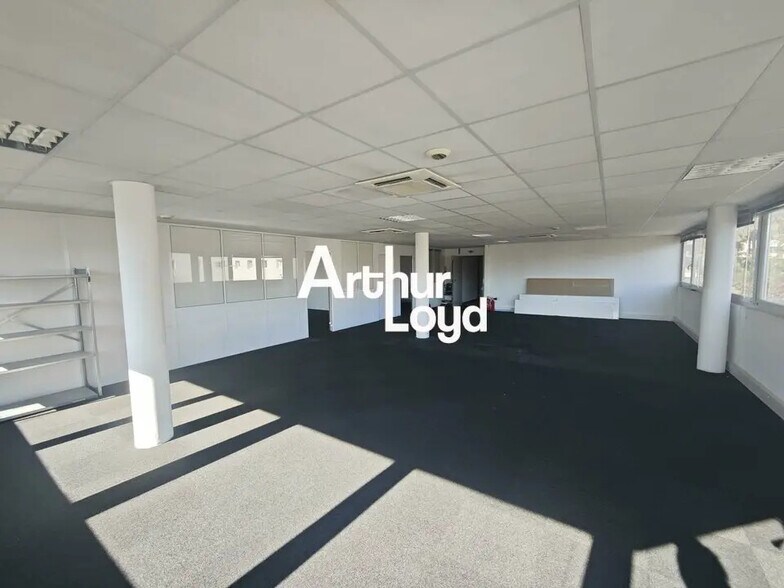 Bureau dans Villeneuve-Loubet à louer - Photo de l’immeuble – Image 1 sur 10