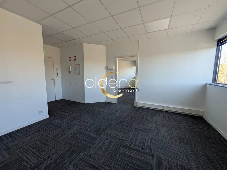 Bureau dans COURNON-D'AUVERGNE à louer - Photo de l’immeuble – Image 3 sur 4