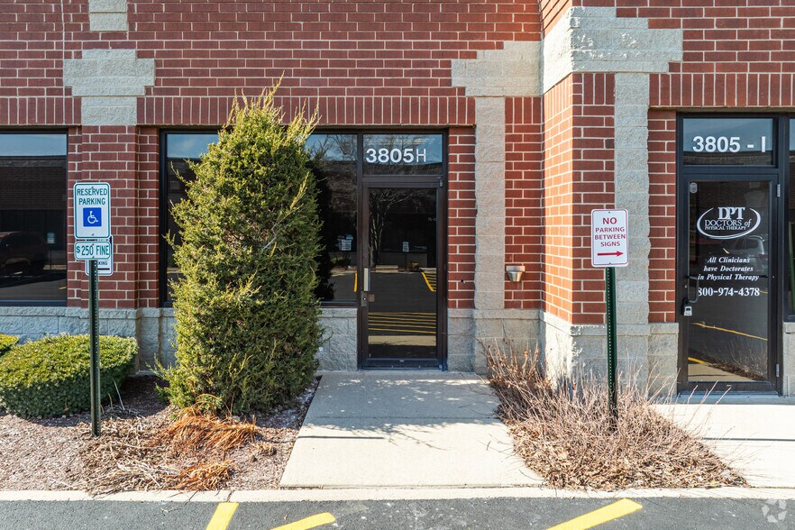 3805 E Main St, St Charles, IL à louer - Photo de l’immeuble – Image 3 sur 4