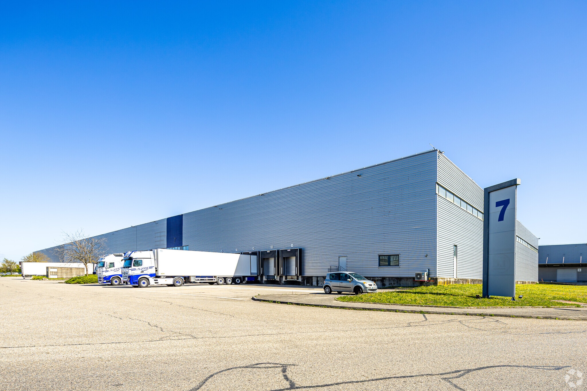 Industriel/Logistique dans Mions à louer Photo principale– Image 1 sur 2