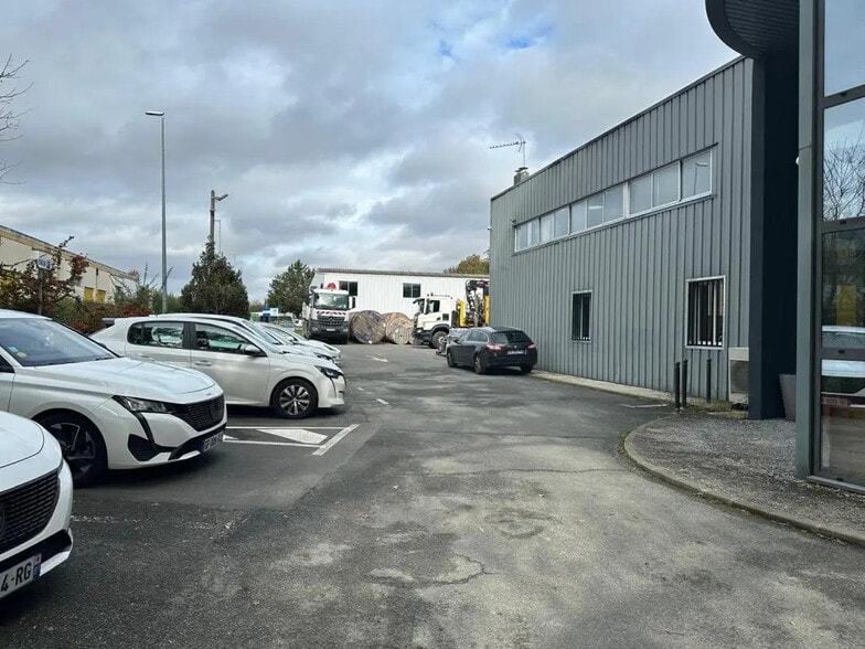 Local d'activités dans Valenton à vendre - Photo de l’immeuble – Image 2 sur 4