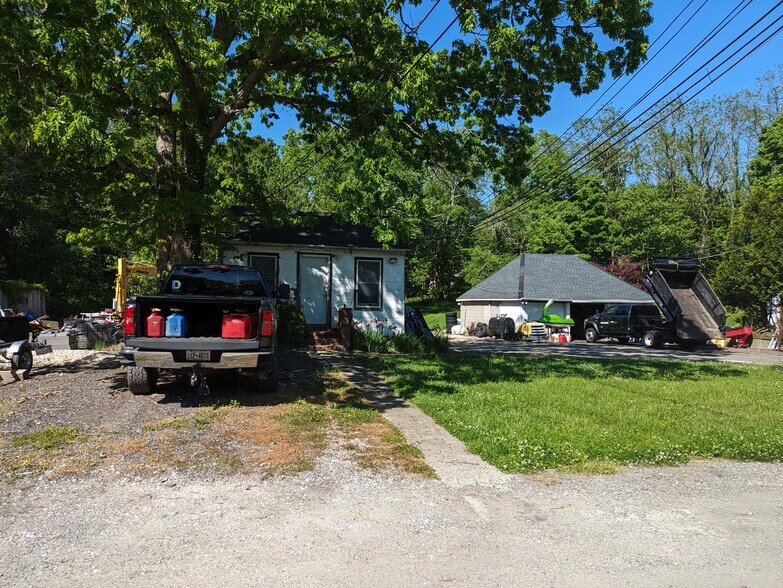 16 Ernest Ln, Mahopac, NY à vendre - Photo de l’immeuble – Image 2 sur 2