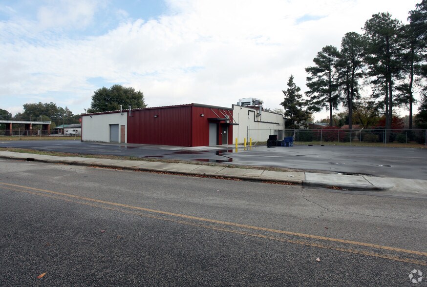 210 E 4th Ave, Red Springs, NC à vendre - Photo de l’immeuble – Image 1 sur 2