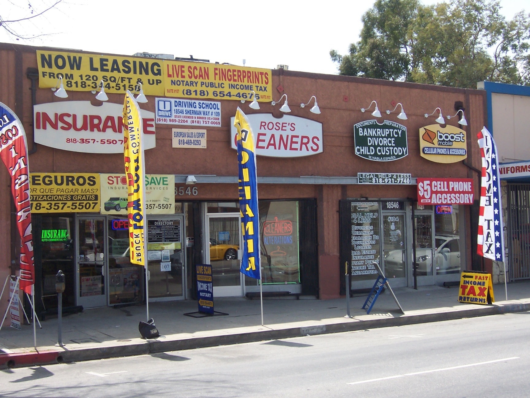 18546 Sherman Way, Reseda, CA à louer Photo de l’immeuble– Image 1 sur 5