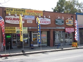 18546 Sherman Way, Reseda, CA à louer Photo de l’immeuble– Image 1 sur 5