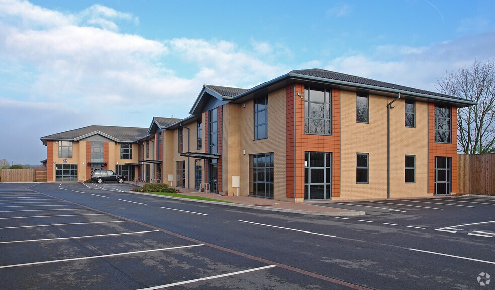 Falcon Dr, Milton Keynes à vendre - Photo de l’immeuble – Image 2 sur 4