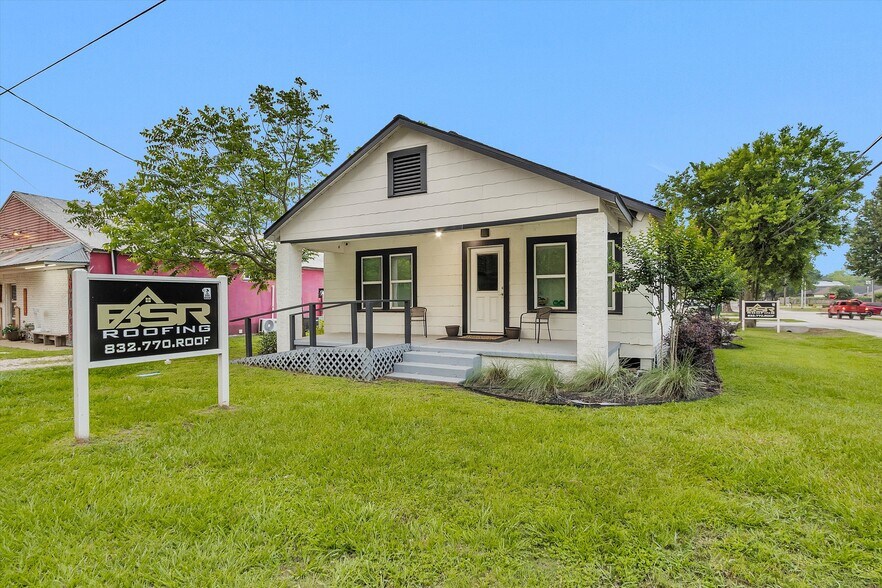 108 W Montgomery St, Willis, TX à vendre - Photo de l’immeuble – Image 3 sur 24
