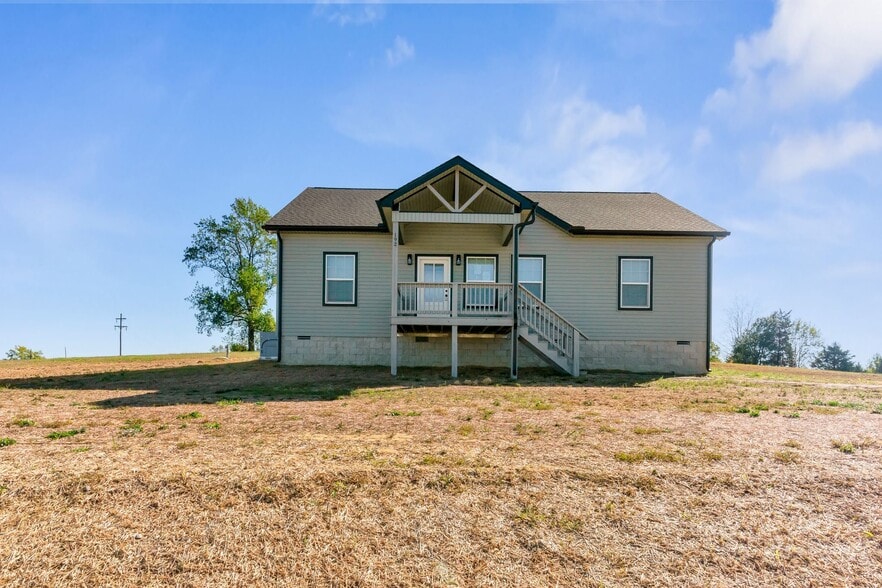 192 Amos Cir, Lafayette, TN à vendre - Photo principale – Image 1 sur 17