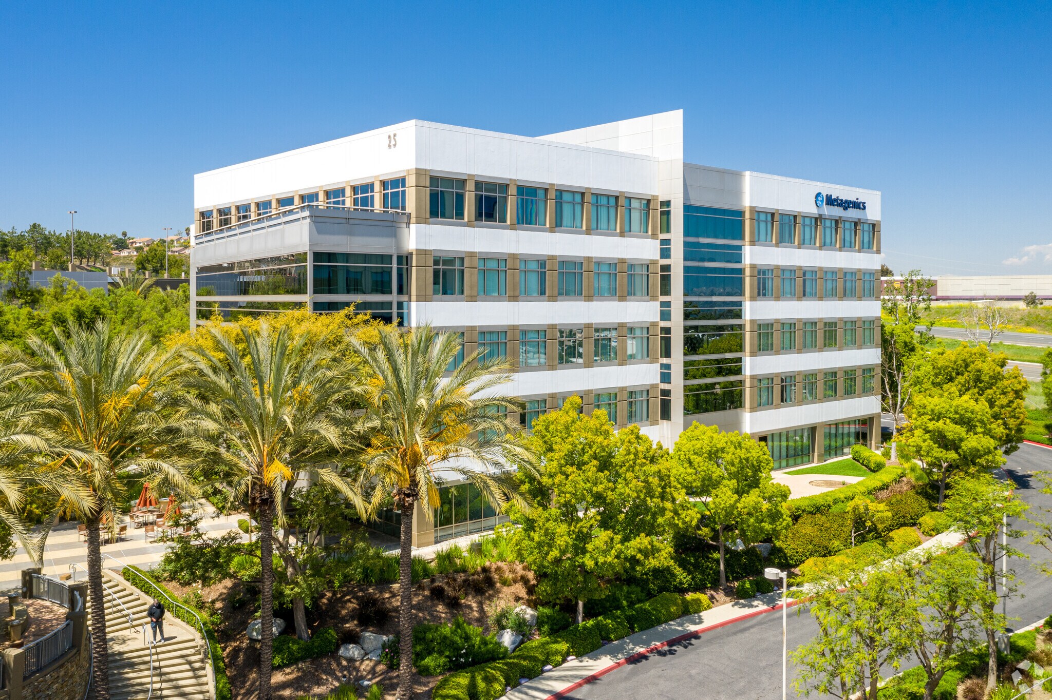 25 Enterprise, Aliso Viejo, CA à louer Photo de l’immeuble– Image 1 sur 6