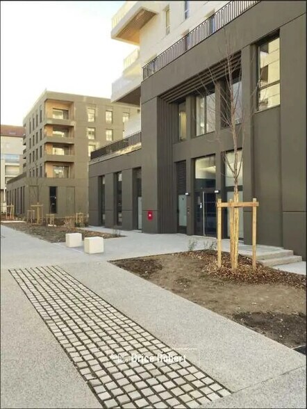 Bureau dans Villeurbanne à louer - Photo de l’immeuble – Image 3 sur 9