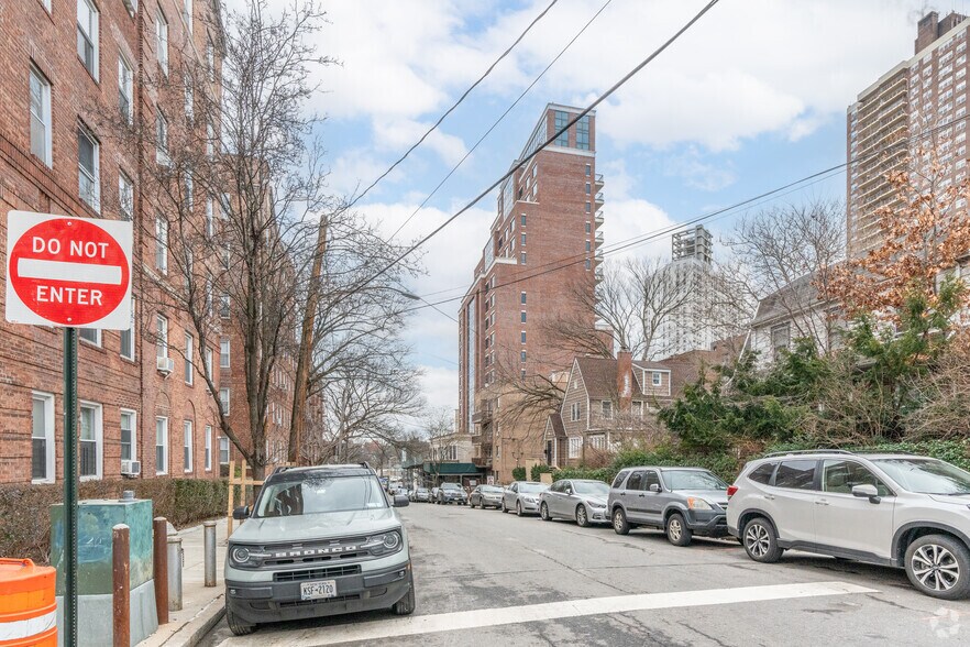 12418 Queens Blvd, Jamaica, NY à vendre - Photo de l’immeuble – Image 3 sur 6