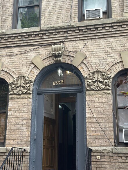 1243 Willoughby Ave, Brooklyn, NY à vendre - Photo de l’immeuble – Image 3 sur 16