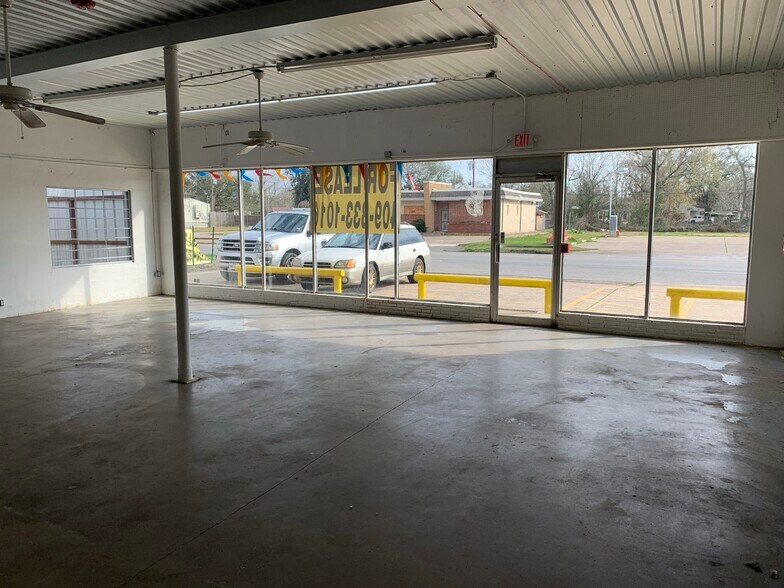 2680 S 4th St, Beaumont, TX à louer - Photo de l’immeuble – Image 2 sur 3