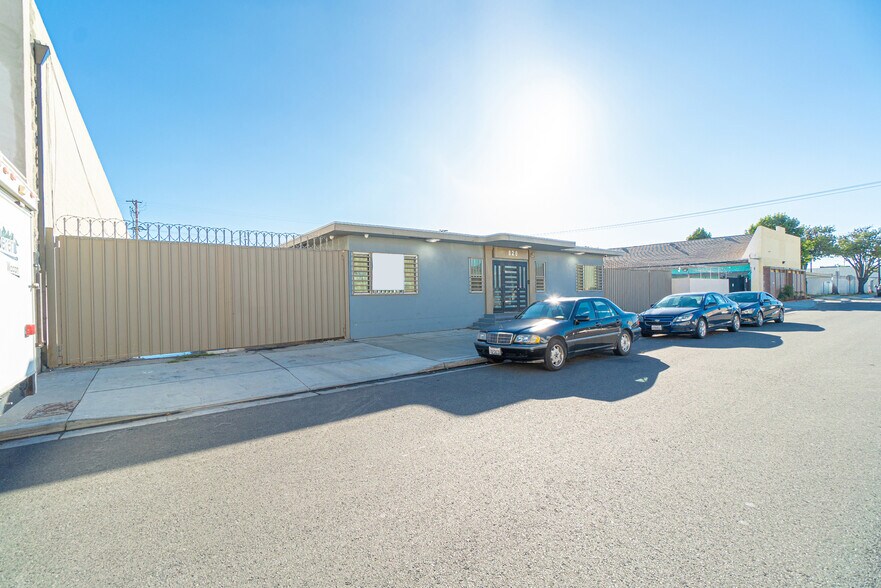 820 W Esther St, Long Beach, CA à vendre - Photo de l’immeuble – Image 2 sur 10