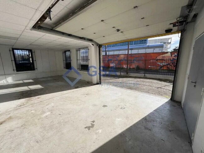 Plus de détails pour Local d'activités à louer