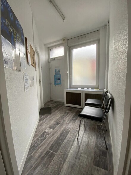 Local d'activités dans Thaon-les-Vosges à vendre - Photo de l’immeuble – Image 2 sur 5