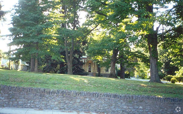 900 Main St, Brookhaven, PA à vendre Photo principale– Image 1 sur 3