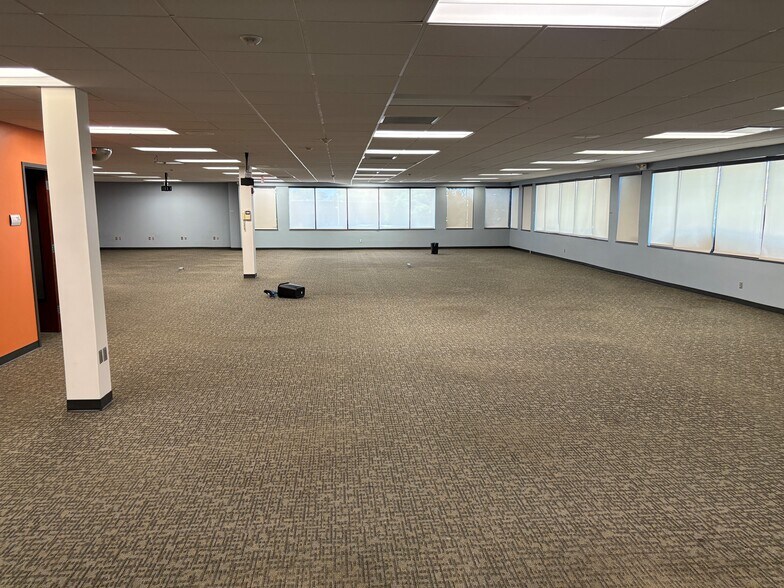 8650 College Blvd, Overland Park, KS à louer - Photo de l’immeuble – Image 2 sur 8