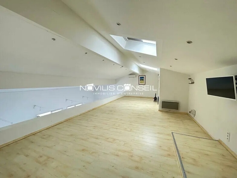 Local d’activités dans Pechbonnieu à louer - Photo de l’immeuble – Image 3 sur 5