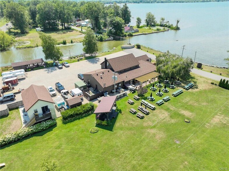 6266 Lakeshore Rd, Verona Beach, NY à vendre - Photo de l’immeuble – Image 3 sur 49