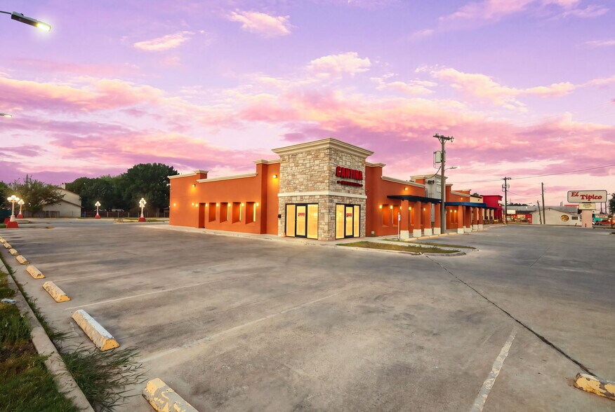 4946 Rigsby Ave, San Antonio, TX à vendre - Photo de l’immeuble – Image 2 sur 69