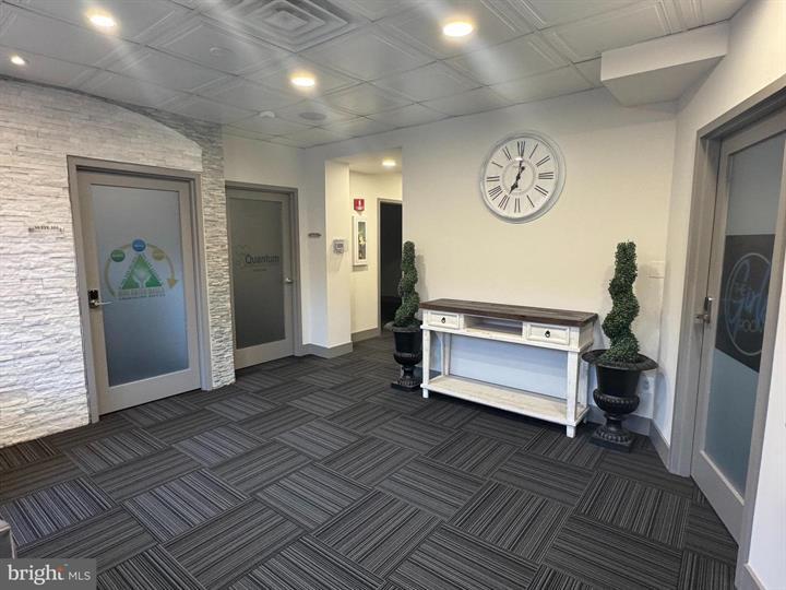 4 N Exeter St, Baltimore, MD à louer - Hall d’entrée – Image 3 sur 11