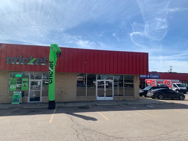 2110-2130 Columbus Rd NE, Canton, OH à louer - Photo principale – Image 1 sur 2