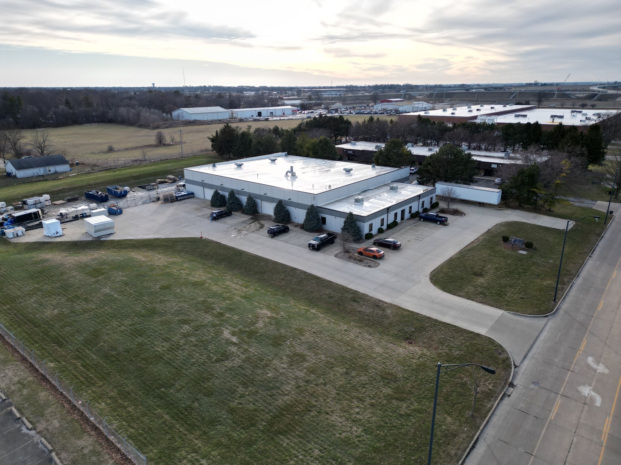 1411 Interstate Dr, Champaign, IL à vendre Photo intérieure– Image 1 sur 3