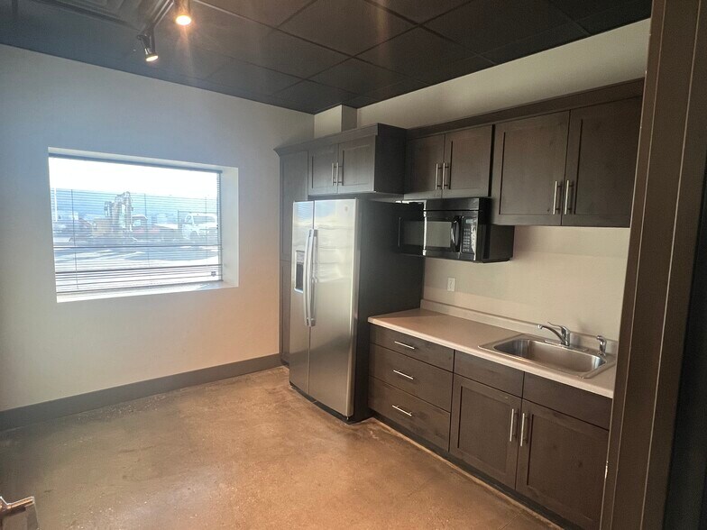 3096 Davis Dr, South Salt Lake, UT à louer - Photo de l’immeuble – Image 2 sur 7