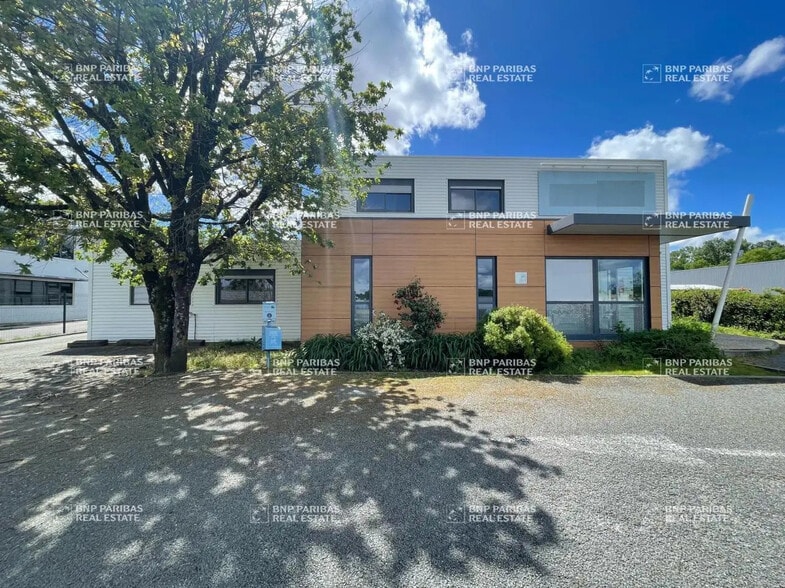 Local d'activités dans Eysines à vendre - Photo de l’immeuble – Image 1 sur 18