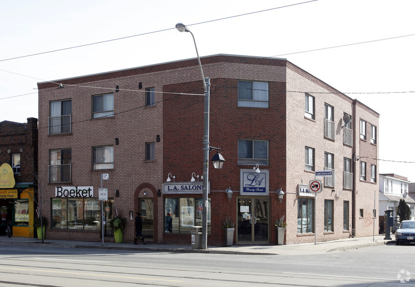 3069 Lake Shore Blvd W, Toronto, ON à vendre - Photo de l’immeuble – Image 3 sur 3