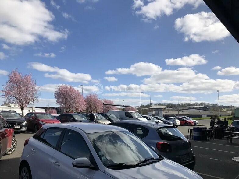 Local commercial dans Houdemont à louer - Photo de l’immeuble – Image 3 sur 7