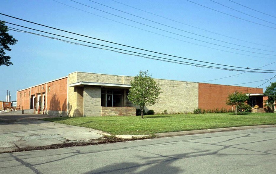 9001-9005 Sovereign Row, Dallas, TX à louer - Photo de l’immeuble – Image 2 sur 9